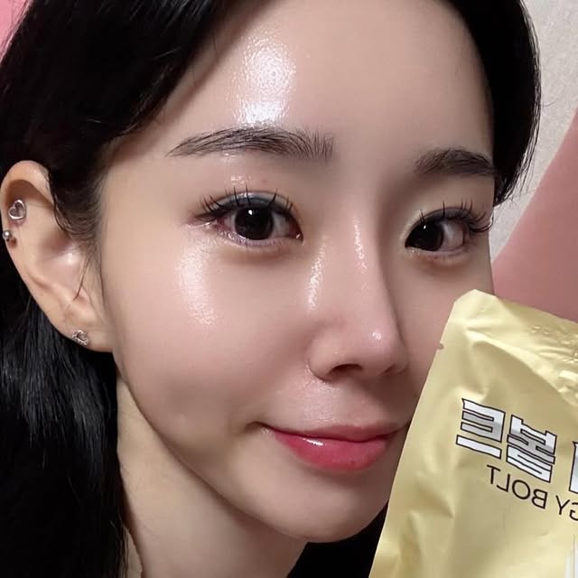 🐶🐕 on Instagram: "#광고 [에너지샵] 지친 나를 위한 급속 에너지 충전, 에너지볼트⚡ ⚡ 복분자 레모네이드 맛🍒🍋으로 복분자 농축액과 레몬 농축액으로 정말 맛있고 간편하게 섭취할 수