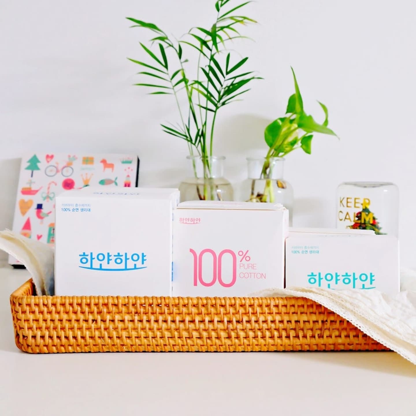#협찬
이지만 생리대 유목민이 정착한 하얀하얀생리대,
또 그 날이구나...
한 달에 한 번 여자라면 거스를 수 없는 날이 있죠.
전에는 그냥 여자니까 당연히 곁 뎌야 하는 날이라고 생각했는데 딸 둘을 낳고 보니 아이들이 사용하기에 좀 더 편안하고 안전한 생리대를 찾게 되네요.
그래서 픽한 하얀하얀생리대랍니다!
이번에 올리브영 온라인몰에 입점해서 올영 세일시 온라인으로 구매하면 저렴해서 더 좋더라고요.

✔️ 100% 순면 생리대
✔️ 더마소프트 원단
✔️ 완전무염소 표백(TCF) 공법
✔️ 2차 샘차다선
✔️ 미국산 프리미엄 면사 사용

부드럽고 자극없고 생리냄새 없는 면생리대지만 일회용으로 사용하기 편한 하얀하얀생리대로 생리대 유목민 생활 정리했어요~!

#하얀하얀생리대 
#올리브영생리대 
#생리냄새없는생리대
#순면생리대
