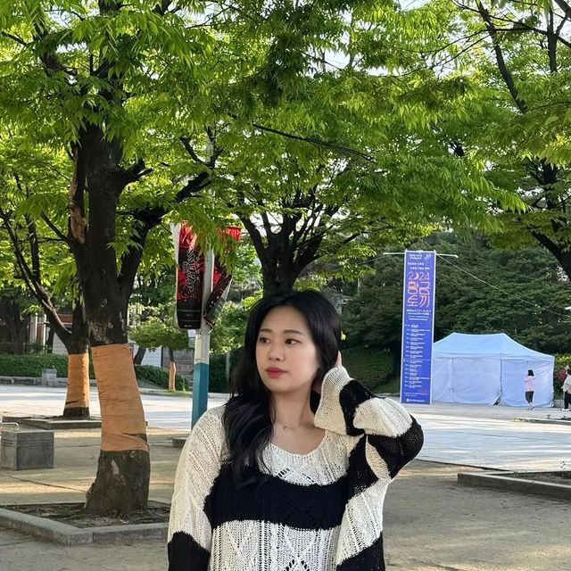 잉지 | 패션 • 데일리 on Instagram: "#협찬 지금 입기 딱 좋은 내 바지🩶

🩵 비바브라운  85-VIVA014 [뉴트럴] 러버스 투턱 와이드 팬츠 

적당한 텐션감과 은은한 광택감으로 고급스러운 롱 와이드 팬츠로투턱을 포인트가 되어있고!! 포켓과 후크 변형을 방지하기 위해 바텍처리까지,,🫶🏻 넘 편하고 좋음🫶🏻

#비바브라운 #여자팬츠 #폴리팬츠 #와이드팬츠 #투턱팬츠 #셋업 #슬랙스 #팬츠 #pants #vivabrown #パンツ #비바브라운x텍토리 #outer #setup"