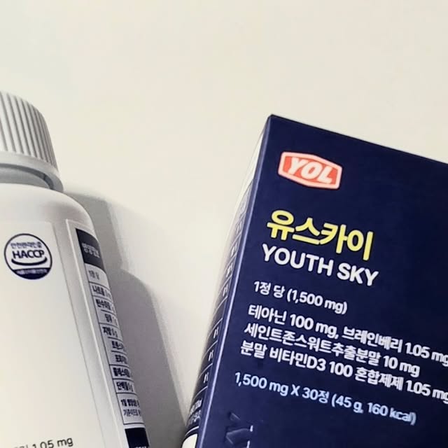걸스맘🙋‍♀️ on Instagram: "#유스카이 #집중력강화영양제 #ADHD영양제 #불안완화 

중학생 우리 딸 공부에 도움을 주고자 하루 한 알씩 챙겨주고 있어요.
씹어먹는 알약인데 맛있다고 잘 먹네요.
식약처 인증 기능성 원료인 테아닌이 100mg함유되어 있어서 학습 능력 향상에 도움을 줄 수 있어요.
중간고사 한 달 전부터 매일 한 알씩 먹여서인지 딴 짓 안하고 공부도 열심히 하고 시험도 잘 봤다고 하네요.
공부 열심히 하는 아이라면 꼭 챙겨주세요.📘📝"