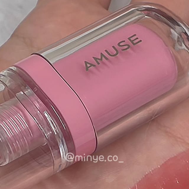민예 on Instagram: "#내돈내산 @amuse ⠀⠀
⠀
어뮤즈 젤핏 틴트 ⠀
12 쿨다이브 🩷⠀⠀
⠀⠀
지그재그에서 포인트를 주길래, ⠀⠀
뭐를 살까 고민하다가...⠀⠀⠀
어뮤즈 젤핏 틴트 가격이 착해서 구매했어요 ✨️　　
　　　　　　　⠀
시간이 지나니까 색이 딥해지는데 ...　
저는 마음에 들었어요! 　　
나중에 올영에서 다른 색상도 테스트해보고 　　
구매하고 싶어요 (^o^) 　　　　　⠀⠀
⠀⠀　　
#코덕맞팔⠀"