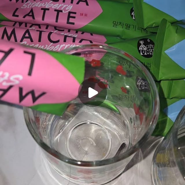 송이 on Instagram: "#광고 쟈뎅 까페모리 제주 세레모니얼 말차라떼 🍸💚 스틱형이라 간편하게 즐기기 좋은 말차라떼 >< HOT , ICED 모두 가능 취향대로 마시기 정말 편해요 제주산 말차 사용했