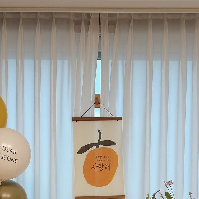 설아맘✨ on Instagram‎: "#협찬

𝙡𝙖𝙡𝙡𝙖𝙧𝙖𝙗𝙗𝙞𝙩
랄라래빗 100일상 대여 너의 정원 

🎈채아의 100일🧁

채아의 100일은 랄라래빗과 함께 했어요 ͙ᐟ

무거운 상자도 옮겨주고 
풍선 무서워하는 엄마를 위해 풍선도 불어주는
첫째덕에 즐겁게 마무리 할 수 있었어요ꔚ

깔끔한 포장과 설명까지 적혀있어서
행사 후에 포장도 어렵지않더라구요ᢉ𐭩

감성적인 소품들과 풍선까지 포함된 구성이라
풍성한 100일상 완성된답니다🎉

좋은 추억 남기게 해주셔서 감사합니다🙇🏻‍♀️

📎https://m.smartstore.naver.com/lallarabbit

╰🏷𝚝𝚑𝚊𝚗𝚔𝚜 𝚝𝚘 @lallarabbit"‎