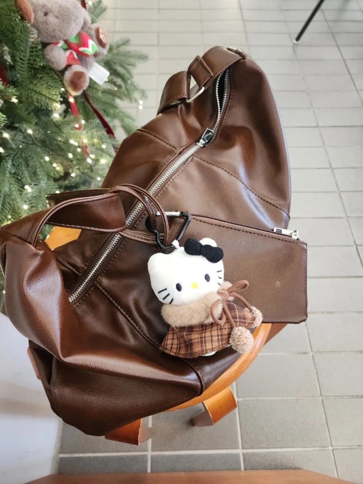 여행가방 추천 수납력 최고 오사와 엘로아 레더 크로스백 COCOA