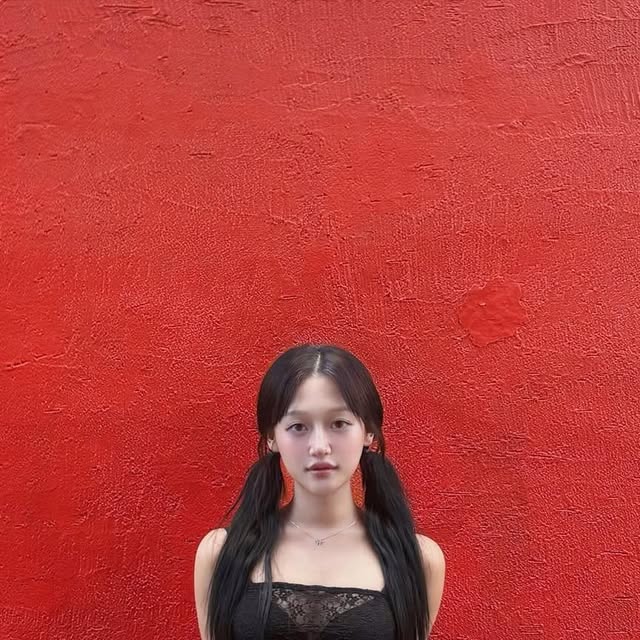 EUNCHAE BAEK on Instagram: "🚶🚶‍♀️🚶‍♂️ @standarderror_official 

미니멀한 디자인에 내추럴한 벌룬 핏으로
자연스러운 실루엣이 너모 매력적인 데님 팬츠시다😖

YKK사 고급 지퍼로 튼튼하고 부드러운 슬라이딩은 물론
부드러운 터치감과 튼튼한 내구성으로 착용감 말해모해🤐

게다가... 캣워싱 작업으로 트렌디한 빈티지 컬러감의 데님 팬츠가
무려 9컬러나 출시되었다는 점... 🙄

벌룬 핏 팬츠 더이상 고민할 필요 있나요? 🙅🏿‍♀️

.

.

.

#스탠다드에러 #STANDARDERROR #남여공용팬츠 #데님 #데님팬츠 #팬츠 #바지 #와이드바지 #워싱팬츠 #와이드팬츠 #데일리룩 #바지추천 #DenimPants #Denim #Pants"