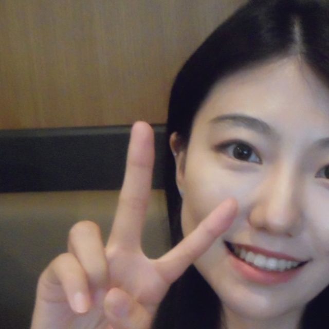 기뮹지 on Instagram: "#광고 개복치 눈이라 원데이 렌즈도 아무거나 못끼는 저,,
쌩눈으로 살다가 오랜만에 유리아 아이돌렌즈 만나고 광명 찾았어요✨
3시간 넘게 직관해도 눈이 피곤하지 않고,
하루종일 착용해도 이물감 없이 너무 편하더라구요..🤍
제가 착용한 제품은
✔️ YURIAL 1DAY - EARL GRAY 
✔️ CANNA ROZE 1DAY - BEIGE BROWN 
✔️ EYEIS 1DAY - ASH BROWN
세 제품 모두 그래픽 농혀브넹인데다가 직경도 부담스럽지 않아
데일리로 착용하기 너무 좋습니다!
신상 나오면 또 쟁이러 가야지🧚🏻‍♀️
구매는 @i_dollens @idollens.kr⠀https://www.i-dol.kr/ 👈🏻요기서!
#아이돌렌즈 #렌즈추천 #그래픽렌즈 #원데이렌즈"