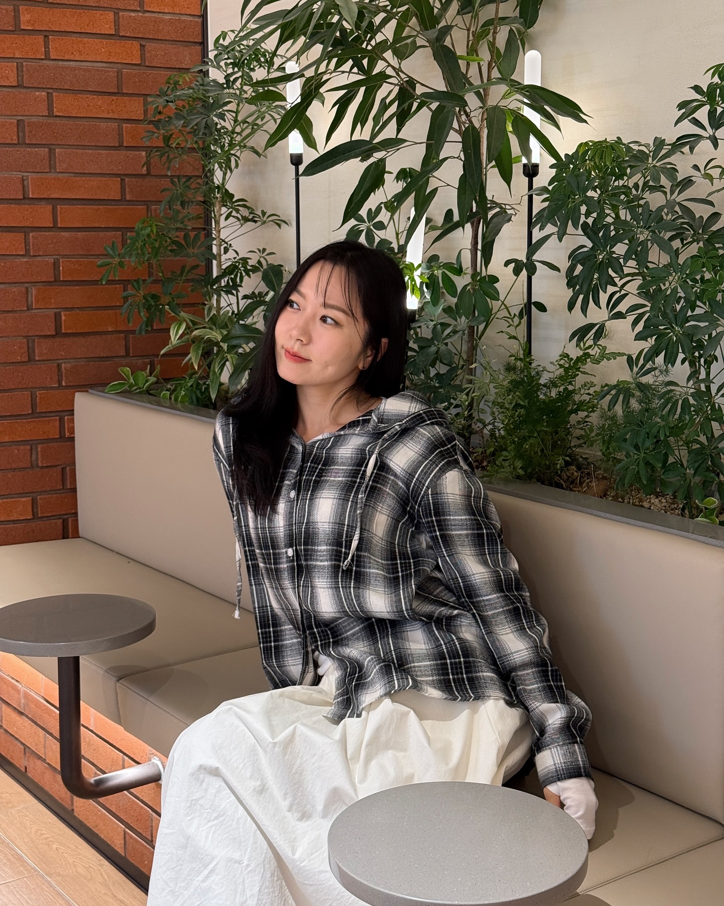 #광고 #VIVABROWN 
귀여운 오버핏의 후드 롱슬리브 체크 셔츠 🤍 
여유로운 실루엣에서 나오는 여성스러움까지 넘좋아요!
편안한 착용감으로 하루종일 입고있어도 안입은듯,, 
단독으로도 레이어드로도, 
사계절 다양하게 스타일링이 가능한 셔츠에요 🥰
(남자들이 요 옷 예쁘다고 해준거 안비밀-)

#셔츠 #셔츠추천 #긴팔셔츠 #크롭셔츠 #후드셔츠 #체크셔츠 #간절기셔츠 #Shirt #CheckShirt #비바브라운 #남여공용셔츠 #데일리룩 #longsleevedcheckshirt