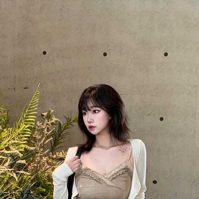 Jihyeon 지현 on Instagram: "#광고
오프날 바람도 쐘 겸 드라이브하러 남양주 카페 리버9 다녀왔다묘🌀
대형 카페 + 산책할 정원 + 펫프렌들리 + 맛있는 음식 = 극락
강쥐들도 많고 개모차도 대여해주니 다음엔 빵실이 데리고🤍

#남양주카페 #남양주카페리버나인 #남양주베이커리카페 #북한강카페 #남양주애견동반카페"