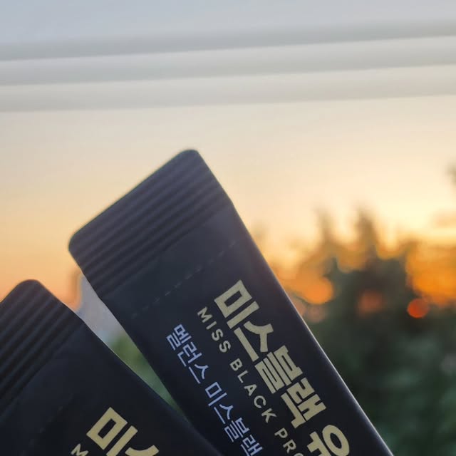 Fighting~ Hoya Ulsan 🇰🇷 on Instagram: "#협찬 멜런스 미스블랙 유산균 제품 만나게 되었는데요~ 친구가 섭취해보고는 너무 만족한다고 저에게 먹어보라고 추천해주는 바람에 저도 이번에 선택하