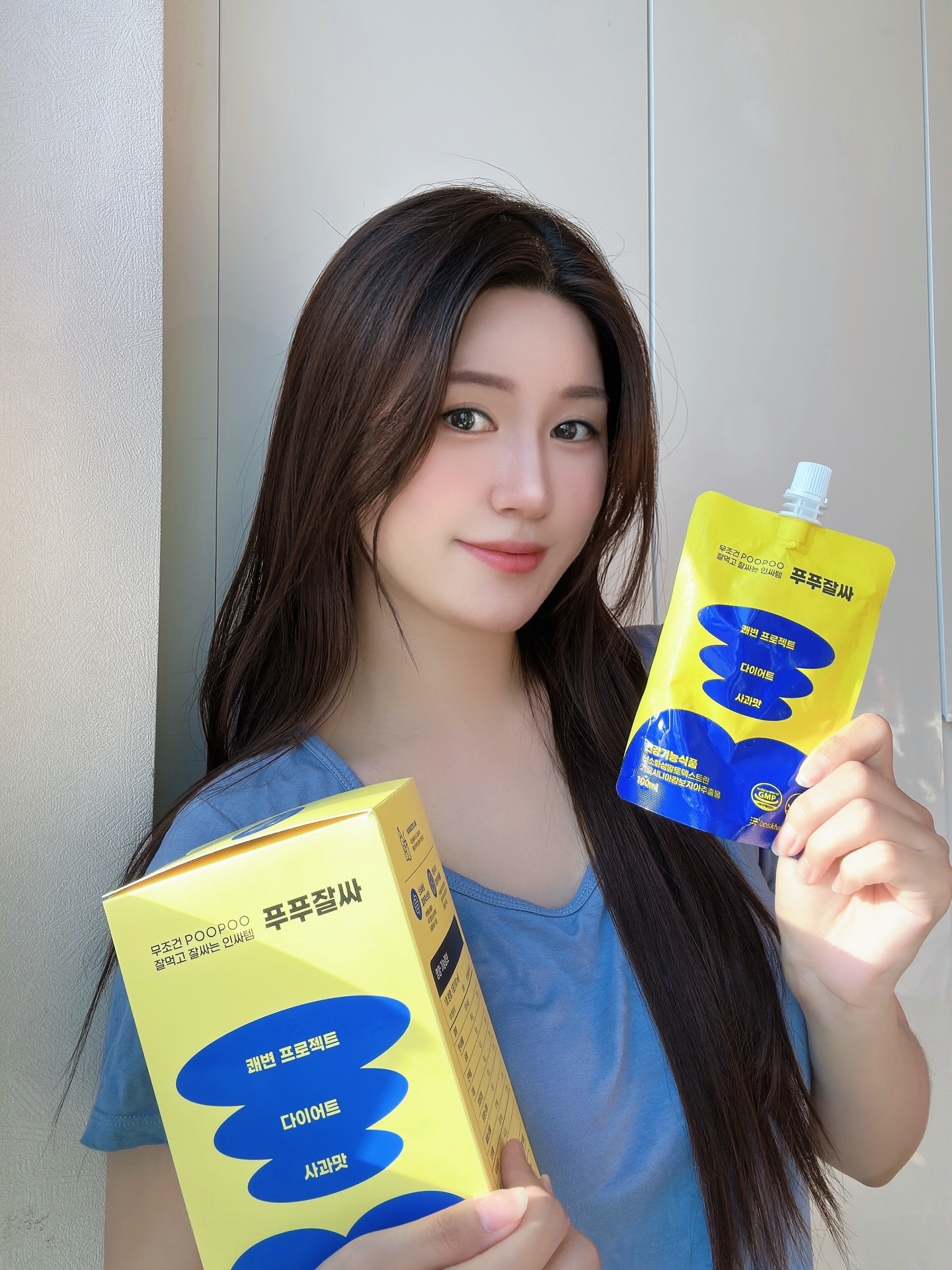 #광고

푸푸잘싸 이름부터~
너무 재밌지 않나요?🤭💛

요즘 제가 챙기고 있는
달달한 사과맛 마시는~
쾌변 #다이어트 음료예요🍎

맛있게 마시면서 #쾌변 도 챙기고
체지방 관리까지 함께 할 수 있어서
더 마음에 들더라구요✨

푸푸잘싸에는
✔️가르시니아
✔️난소화성말토덱스트린
 이 함유되어 있어요

가르시니아는 탄수화물이
지방으로 합성되는 것을 억제해
체지방 감소에 도움을 줄 수 있고,

난소화성말토덱스트린은
배변활동에 도움을 줄 수 있어서
답답한 날 가볍게 챙기기 좋았어요🙌

건강기능식품 인증까지 받아서
더 믿음이 갔던 제품✔️

쾌변과 동시에 체지방 감소까지
원하시는 분들!
맛있고 즐겁게 다이어트하고 싶은
분들께 정말 잘 맞을 것 같아요💛

유아를 제외한 다양한 연령이
부담 없이 맛있게 즐길 수 있는
쾌변 인싸템 느낌이라 더 좋았어요✨

그리고 이 말 꼭 하고 싶어요
똥 잘 나오는 것도 기술입니다😌

가볍고 상큼하게,
맛있게 #디톡스 원한다면
푸푸잘싸 한 번 챙겨보세요🍏

🏷️@poopoo_zalssa_official 🌿
_
.
.