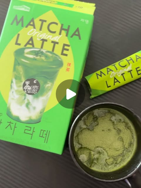영롱 on Instagram: "#광고 
🍃 제주에서 온 깊고 부드러운 한 잔 🍃

쟈뎅 까페모리 제주 세레모니얼 말차라떼 ☁️
제주에서 재배한 세레모니얼 등급 말차를 사용해서
색감부터 진~하고 말차 특유의 쌉싸름함은 깔끔,
라떼는 부드럽게 어우러져서 누구나 부담 없이 즐기기 좋아요.

오리지널은 기본에 충실한 말차라떼라 데일리로 딱이고,
말차 블루베리 라떼는 상큼한 과일 레이어가 더해져
디저트처럼 즐기기 좋은 조합 💚💜
HOT / ICED 모두 가능해서 그날 기분 따라 골라 마시기 최고예요.

집에서도 카페 퀄리티로 즐기는
쟈뎅 말차라떼 추천 ✨

#광고 #쟈뎅말차라떼

⸻

해시태그

#쟈뎅 #까페모리 #제주말차 #세레모니얼말차
#말차라떼 #말차라떼추천 #말차덕후
#말차블루베리라떼 #홈카페 #홈카페음료
#녹차라떼 #말차음료 #카페음료추천
#집콕카페 #데일리음료 #카페감성"