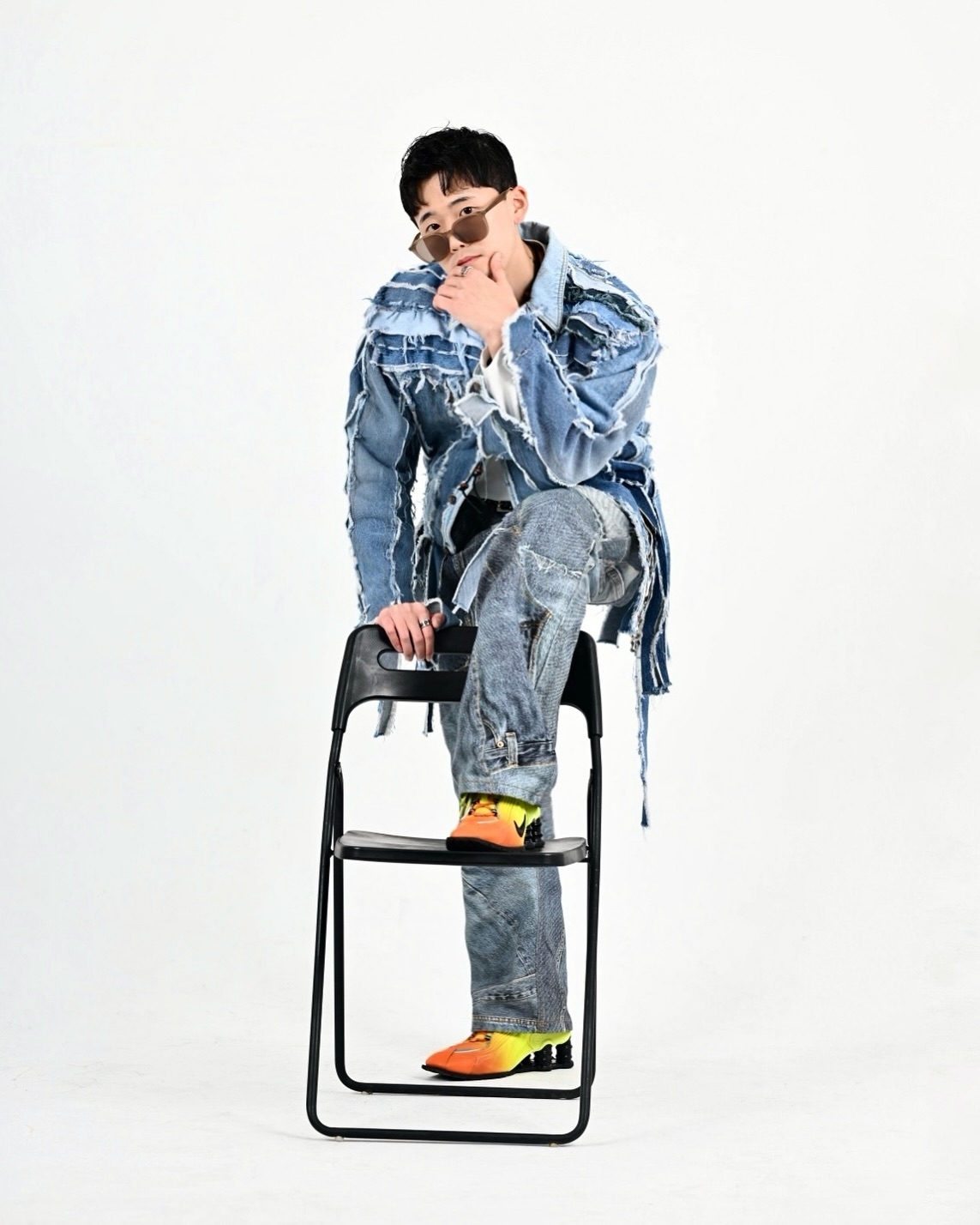chill guy는 잘 모르겠고

색chill 공부 잘하는 멋쟁이들은 압니다😉

#오찍 호리존 스튜디오 컷✨
저희는 모이면 항상 멋짐과 개그 그 어딘가에서 혼자보단 다수와 함께 할 수 있는 것들을 기획하는데요
오늘은 그중에서도 멋진것 좀 할게요?!!?!?!!

출연한 오찍이들👀
까마귀 수장- crow_hoda 
그저 God- jin_g_y 
캐트릿 장인- kaje_j95 
넘사벽 힙걸- s.zzangmi_ 
키 대장- hyijaeji 
브이 대장- seung.u97 
그냥 중간에 있는애- tak____.k 

Photo- jk_postit