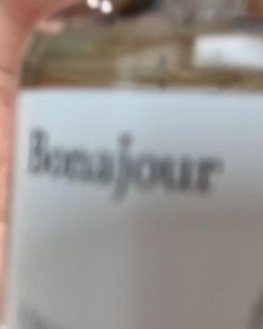 성쥬 | 코덕 뷰티 패션 ♥ on Instagram: "#광고 보나쥬르 얼티메이트 글로우 세럼 @bonajour_official ✨광채글로우 세럼 -> 속건조 (ง˙∇˙)ง 덤벼! ✨10가지 미백 성분을 함유한 미백 세럼 ✨