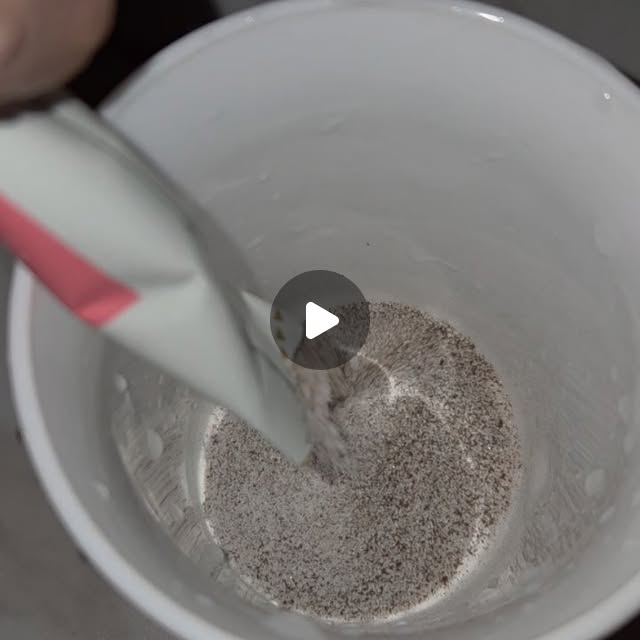 송이 on Instagram: "#협찬 

@mcnulty_official

맥널티 스테비아 솔티드 카라멜 저당 커피 ☕️ 

30년 노하우를 가진 맥널티
맛이 전체적으로 부드러워요 ☺️
은은한 솔티드카라멜 풍미가 살아 있어서
달콤한 솔티드카라멜 커피 좋아하는 분에게 딱!

설탕 대신 스테비아를 사용한 맥널티 스테비아 커피믹스라 달콤하지만 부담 없고, 
커피믹스인데도 끝 맛이 깔끔해요~

부드러운 우유 느낌도 나고
솔티드카라멜 라떼처럼 편하게 즐기기 좋아요 👍

탕비실이나 손님용으로 두기에도 좋은 맥널티,
가볍게 마시기 좋은 스테비아 커피믹스로 딱이에요 🧡

#맥널티 #스테비아커피믹스 #스테비아 #믹스커피"
