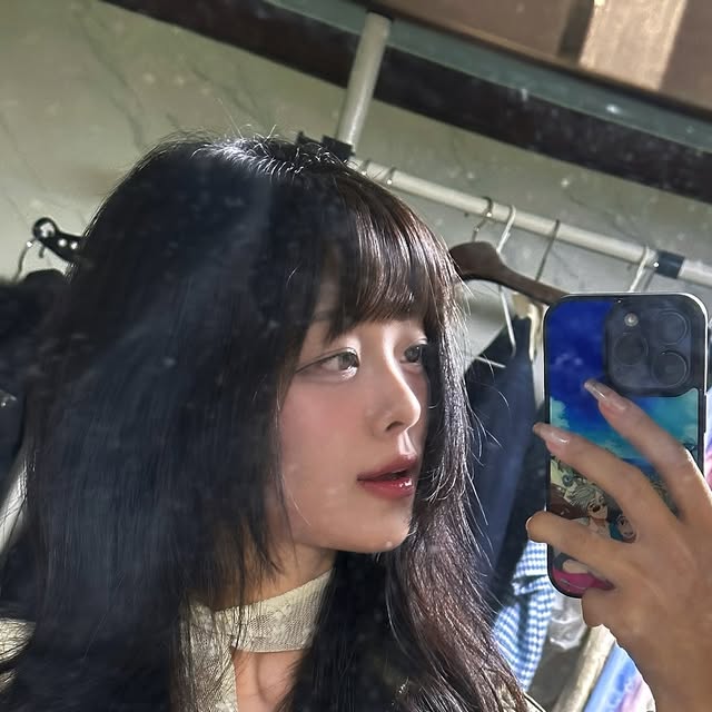 고은이예뻐! on Instagram: "#광고
이제 진짜 가을이라구요! 아우터 하나 낭낭하게 귀여운거 입어봤습니다☁️

스탠다드에러 87-STAN009 [리뉴얼] 스탠다드 블루종 스웨이드 자켓
저는 크랙카키 M사이즈 착용했습니다🤍

클래식한 카라넥과 2WAY 지퍼로 다양한 연출 가능하며 소매와 밑단 밴딩으로 안정감있는 핏감까지,,🖤

#스탠다드에러  #STANDARDERROR #남여공용자켓  #자켓 #데일리룩 #가을데일리룩 #자켓추천  #간절기아우터 #레더자켓 #스웨이드자켓 #jacket #パンツ #outer"