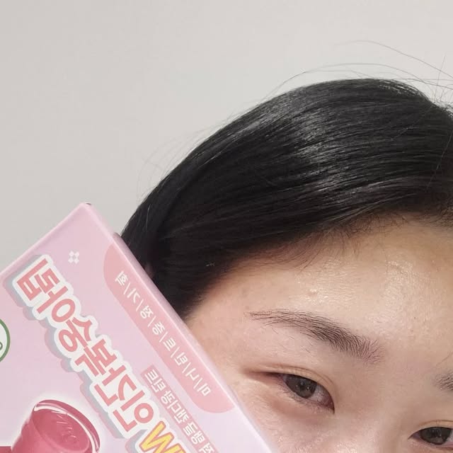 @hae_ononi on Instagram: "#광고 

✨ 올영세일 놓치면 후회할 뷰티픽! ✨
요즘 메이크업은 투에이엔(2ªN)으로 완성해요💄
합리적인 가격에 감각적인 컬러, 하이퀄리티 텍스처까지!

✔ [핵인싸 립] 글레이즈 바운싱 틴트
광택감 + 촉촉한 발색력으로 가을립 정착템

✔ [생기템] 듀얼 치크
블러셔+포인트 두 가지 톤으로 뭉침 없이 자연스럽게🍑

✔ [반짝포인트] 베러 미 아이 팔레트
데일리 음영 + 글리터까지! 출근룩, 데이트룩 다 완벽

✔ [광채템] 퓨어 글래시 하이라이터
조명 켠 듯 자연스러운 광채✨ 고운 입자라 뭉침 없이 매끈

✔ [베이스 필수템] 롱 웨어링 파운데이션 미니
얇고 가볍게, 커버력은 확실! 파우치에 쏙 들어가는 휴대성까지

✔ [무너짐 걱정 NO] 롱 웨어링 파운데이션 미니
얇지만 커버력은 확실, 마스크 묻어남 최소화
파우치에 쏙 들어가는 미니 사이즈라 여행템으로 딱!

📌 올영세일 기간 : 8월 29일 ~ 9월 4일
💡지금 바로 올리브영 앱에서 투에이엔 검색하고 특가 혜택 챙기세요 :) 

#광고#올영픽#올리브영추천템#올영필수템#러브버블컬렉션#롱웨어링파운데이션미니#컬러플레이듀얼라이너"