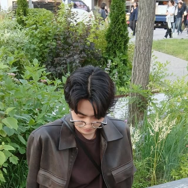 @luvinno1 on Instagram: "#광고 #협찬 압도적인 캣워싱 기술로 빈티지하고 트렌디한 컬러의 부드럽고 탄탄한 바지는 @standarderror_official
.
.
.
.
#스탠다드에러 #STANDARDERROR #남여공용팬츠 #데님 #데님팬츠 #팬츠 #바지 #와이드바지 #워싱팬츠 #와이드팬츠 #데일리룩 #바지추천 #DenimPants #Denim #Pants"