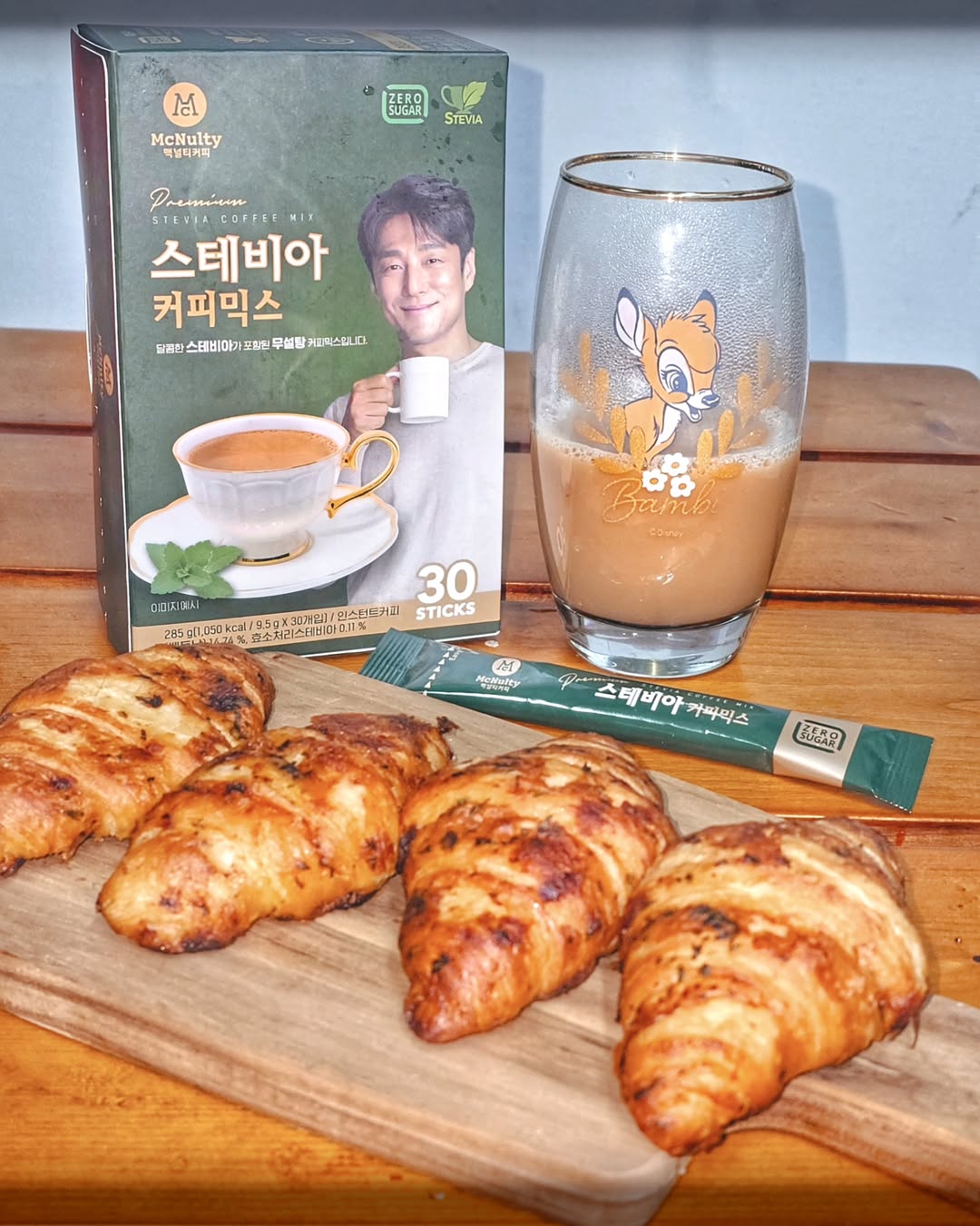 김리뷰ㅣ맛집👩‍🍳뷰티💄일상🧳 | ✨️다이어트할때 죄책감 없는 커피 요잇땅☕️ 제품 특징 및 장점 1. 천연 감미료 스테비아 사용: 설탕보다 200배 더 달콤한 스테비아를 사용해서, 달콤함은 그대로 유지하면서도 당류는 ZERO! 다이어트 중인 분들에게 완전 강추예요! 🍭 2.... | Instagram