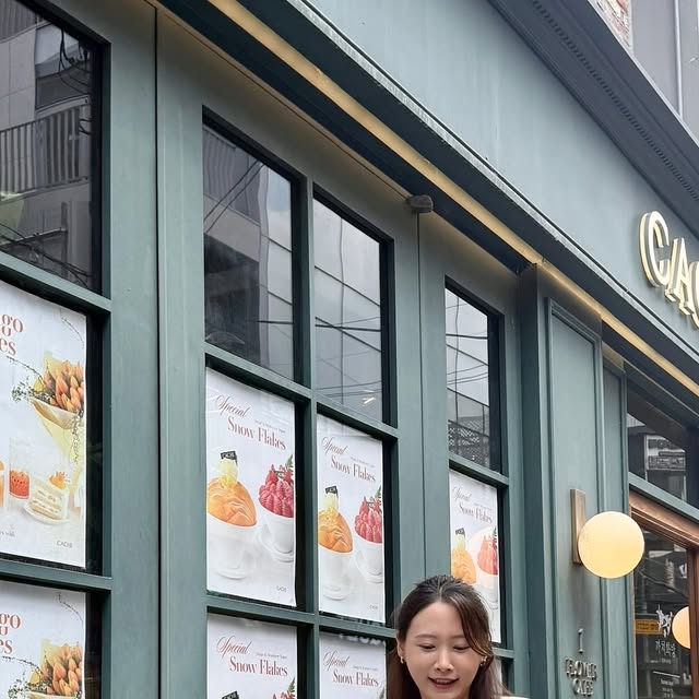단😈 on Instagram: "#광고 @vivabrown_official 
보들보들한 원단이라 피부 예민한 나같은 사람에게 베스트🤎

베이직해서 데일리 매치하기도 편했다

너무 두껍거나 얇지 않아 가볍게 들고다니면서 걸치기 좋았고 특히 요즘엔 에어컨 바람으로 추운 실내에서 착용하기에 딱이었음

귀여운 소매 디테일도 꼭 봐줬으면..😘
.
#비바브라운#vivabrown#상의#top#Bolero#summer#knitwear#크롭가디건#上衣#カーディガン#ニット#ビバブラウン#여름가디건#니트가디건#슬림핏"