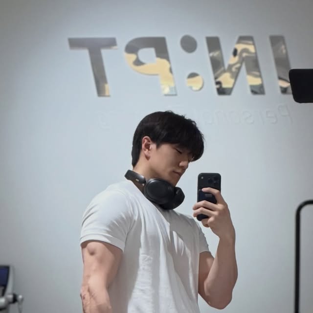 최인훈 _IN:PT대표 / 광화문pt / 경복궁pt on Instagram: ". 날씨가 많이 풀렸네요!! 재질감 좋고 자연스럽게 떨어지는 와이드 데님에 흰티 한장 딱 !! 흰티에 청바지 계절이 오고 있습니다 🫢 더이