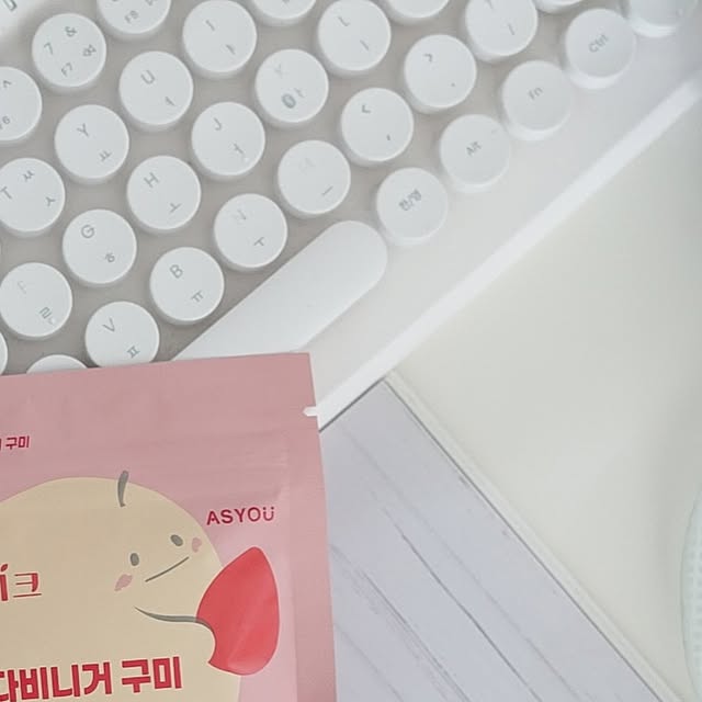 쫀하언니 on Instagram: "#광고 애즈유라이크 사과식초 애플사이다비니거 구미 당 제로! 제로 슈거 구미예요. 저 요즘 건강기능식품에 관심이 참 많아요. 아니 사실… 젊었을때부터 그랬던거 같