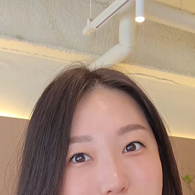 나의행복 on Instagram: "#협찬 | 몸 차가운 사람 다 모여!ෆ

❤️순환만 잘 되도 혈색 돌아서
어려보이는 마법❤️

📢몸 차가운 분 들께 꿀정보📢

특히 복부는 순환이 중요한데요,
순환이 잘 되면 복부 온도가 올라가고!
✅️복부가 따뜻해지면 복부에 쌓진 지방이
녹아서 배출이 잘 되거든요ෆ
🙌면역력까지 올라가요오🙌

✅️아무리 운동해도 안빠지던 아랫배의 
원인이였던거죠😅

날씨가 쌀쌀해지니 평소 몸 차가운 저는
순환이 잘 안되니 팔다리가 바로 저릿ㅠㅠ

압구정 에스테틱샵 뷰티호텔은 
✅️복부순환케어를 받으면 
스킨케어+두피케어를 함께 해줘요!

원적외선 통안에 들어가서 뜨끈하게 
✅️신체 「내부」 온도를 올려주고,
(원적외선은 피부 겉이 아니라,
신체 내부를 데워줘요!)

복부 순환이 잘 되니까 
✅️얼굴에 자연스러운 혈색이 돌더라구요!

인위적으로 화장 진하게 안해도 되고,
건강한 자연스러운 혈색이 올라오니 
너무 신기했어요!

두피케어하고 머리 말리는건 셀프인데,
머리 말릴때 제 손가락에 항상
뭉텅이로 있던 머리카락들이 없더라구요?!

📢「순환의 중요성」 이번에 제대로 느꼈어요!
평소 몸 차가웠던 인친님들께 추천드려요~ෆ

 @beautyhotel383

#압구정피부관리 #압구정체형관리 #강남피부관리
#강남체형관리#서울피부관리#서울에스테틱
#압구정에스테틱 #강남에스테틱
#압구정역피부관리#압구정역체형관리
#뷰티호텔압구정점#강남피부관리 #복부순환케어"