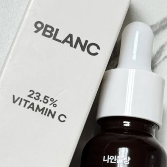 You only live once💕 on Instagram: "#광고#나인블랑#9BLANC#비타민C앰플#기미앰플

나인블랑 영국산 순수비타민C 23.5% 기미 앰플 추천해요💕
피부과 의사들은 하고 있다는 루틴에 꼭 들어가는 것이
바로 비타민C 앰플이에요23.5%의 최고 함량인 순수 비타민C  앰플이면서 피부에 자극은 0%인 기미 잡티 미백 앰플을 소개합니다

4가지 핵심 성분의 완벽한 시너지와 배합으로 
진정, 기미, 미백, 광채까지 모두 케어가 가능한
[나인블랑 순수비타민C 23.5% 기미 잡티 미백 앰플]
피부관리 촉촉탱탱하게 해보아요😍"