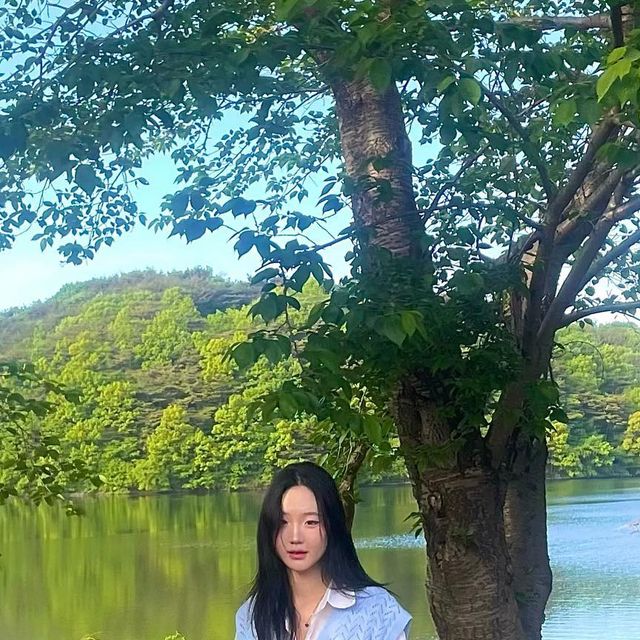 수정 on Instagram: "#광고 
@1rony9orno_official 에서 [워셔블] 펀칭 브이넥 니트 베스트를 제공 받았습니다🩵 

니트 제품이지만 펀칭 디자인이 들어가 통기성이 좋아서 여름에도 시원하게 착용 가능해요! 
워셔블 제품으로 세탁이 편리하고 
소프트한 터치감으로 피부에 닿는 부담이 적은 제품이라서 
단독으로도 레이어드로도 다양하게 활용할 수 있는 제품입니다 🌟 

#아이러니포르노화이트라인 #아이러니포르노 #남여공용 #데일리룩 #니트 #니트베스트 #베스트 #KNIT #VEST #워셔블 #니트추천 #패션계정맞팔"