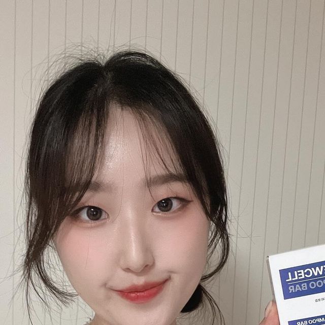 ෆ세화ෆ on Instagram: "#광고 @bynewcell 

바이뉴셀의 판테놀약산성보습샴푸바 소개해드릴게요

화학물질을 빼고 자연유래 성분으로 제작되었다고해서 믿음이 가서 사용해보게 되었습니다. 그래서 그런지 순해서 손이 자주가는 제품이에요 일반 샴푸바를 생각했을때는 사용후 뻣뻣한 느낌인데 바이뉴셀브랜드는 그런게 전혀 없고 거품도 굉장히 잘나서 너무 만족스럽게 잘 사용하고있습니다!

#샴푸바#샴푸#샴푸바추천#샴푸추천#바이뉴셀#비건#제로웨이스트#판테놀약산성보습샴푸바"