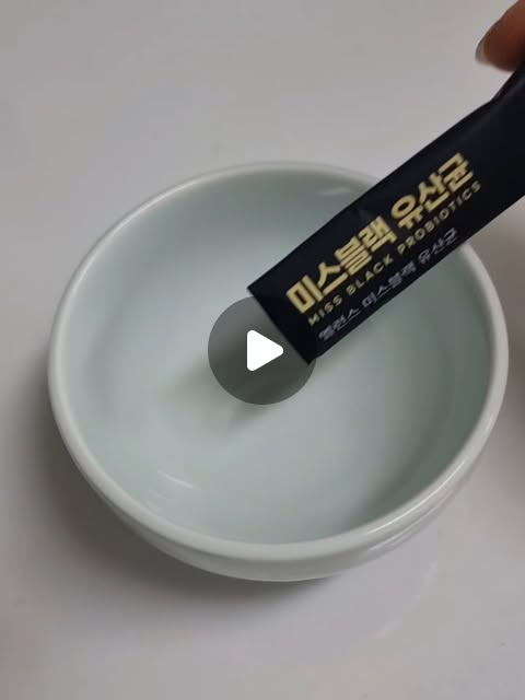 갑부언니|리뷰 on Instagram: "#광고 요즘 거울 볼 때마다 하나둘 보이는 새치 때문에 스트레스였는데.. 😭 뽑자니 머리숱 걱정되고, 염색은 두피 상할까 봐 망설여졌거든요. ​그런데 먹으면서