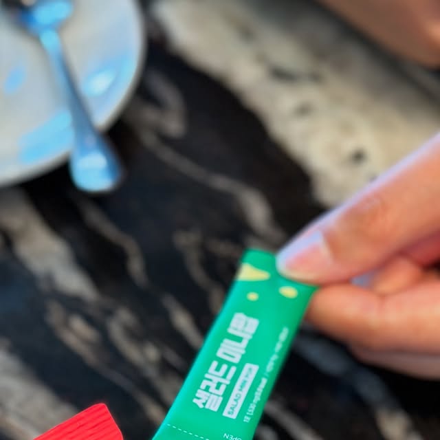 도도곰팅 | 라이프 (뷰티, 패션, 건강), 교육, 테크 (가전, IT), 푸드 (와인) 크리에이터 on Instagram: "#광고 #도도곰팅_찐후기

일본여행 가서 열심히 먹고 ✈️
평소에도 빵, 밥, 면 너무 좋아하다보니 🤭
요즘 클린케어 루틴으로 관리하고 있어요!

식전, 식후 루틴으로
#샐러드미니팝 이랑 #애사비미니팝
챙겨 먹고 있는데요~

🥗 샐러드미니팝
샐러드를 매 끼니마다 챙겨 먹는게 은근 쉽지 않은데
식전 #포만루틴 으로 먹기 딱 좋아요 👏🏻

🍎 애사비미니팝
요즘 핫한 애사비를 새콤달콤 맛있게 씹어 먹으면 되어
식후에 입 심심할 때 먹기 딱 좋아요 👏🏻

✔️ 개별 포장으로 휴대성 최고
✔️ 미니 정제형으로 간식처럼 씹어 먹으면 되요
✔️ 맛있어서 부담없어요

브랜드 이름은 #고객관점 이라 기억에 쏘옥~!

샐러드 미니팝, 애사비 미니팝에 대한 자세한 정보는
공식몰 <고객관점.com> 에서 확인하실 수 있어요.

클린케어 거창하고 힘들게 하지 마시고
간식처럼 즐겁고 맛있고 간단하게 챙겨보세요 👍🏻

@foryu.lab #식전간식 #다이어트간식 #애플사이다비니거 #식전야채식사법 #식전습관 #식전루틴 #새콤달콤 #헬시라이프 #폭식방지 #식욕조절루틴 #루틴간식 #가벼운한입 #도도곰팅건강"