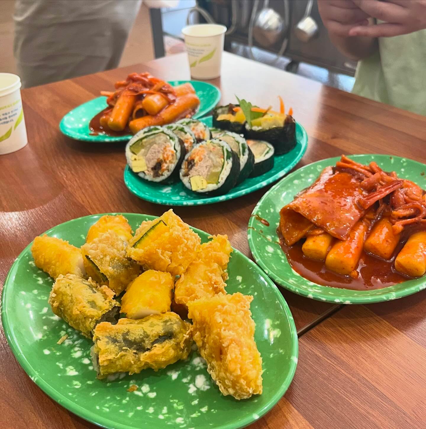 #든든김밥 🍙 
떡볶이 & 묵참김 & 순대 & 튀김
★ ★ ★ ★ ★ 

묵은지참치김밥 존맛. 다른김밥도 맛있음. 튀김 압도적 바삭. 가격도 저렴하고 전체적으로 맛있음. 👍
n번째 방문중

#부산 #부산맛집 #부산맛집추천 #부산대 #부산대맛집 #부산대맛집추천 #먹스타 #먹스타그램 #먹스타맞팔 #먹스타그램🍴 #먹스타그램촵촵 #먹스타그램🐷 #먹스타스램