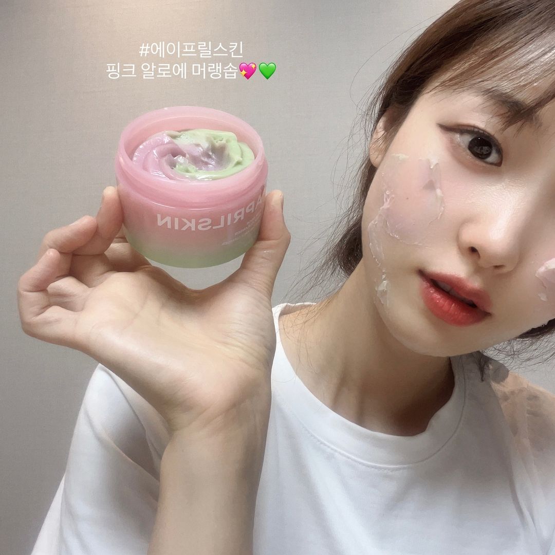 샐리 하우스 🏠 | #광고 #샐리뷰티💄 @aprilskin_korea #에이프릴스킨 에서 4 in 1 신개념 머랭 클렌저 출시되었어요💕 핑크와 그린 예쁜 색감의 #핑크알로에머랭솝 ✅머랭처럼 쫀쫀한 거품과 제형이 특징인 #핑크알로에 #머랭솝 - 일반 #알로에… | Instagram
