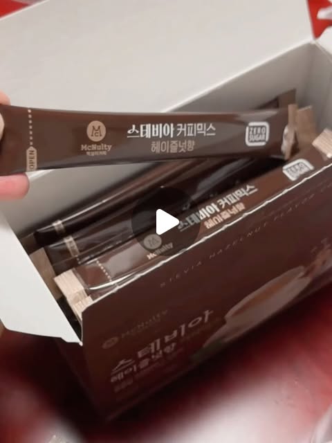 bandaltokki X jjunively on Instagram: "#광고 @mcnulty_official #맥널티

요즘 커피는 맛도 중요하지만 당 걱정 없는 선택이 더 중요하잖아요.
맥널티 공식 모델 배우 지진희님이 광고하는 맥널티 스테비아 헤이즐넛향 커피믹스는 역시 다르더라고요.
30년 커피 전문 브랜드 맥널티가 만든 헤이즐넛향 맛집 커피믹스답게 향부터 깊고 고급스러워요.
설탕 대신 천연 감미료 스테비아를 사용해 단맛은 만족스럽고, 올리고당을 더한 맥널티만의 스테비아 크리머로 당 부담은 낮췄어요.
진하고 부드러운 우유 풍미는 살아 있으면서도 끈적임 없이 깔끔한 마무리라 매일 마시기 부담 없어요.
당이 걱정되는 분들, 사무실 탕비실 커피, 센스 있는 손님용 커피믹스로도 추천드려요.
게다가 HACCP 인증 완료로 안심까지 더한 커피믹스라 더 믿음이 가네요 ☕✨
+
구매좌표 👉🏻 https://bit.ly/STEVIAHZ

#스테비아커피믹스 #스테비아 #믹스커피 #헤이즐넛커피 #지진희커피 #제로슈가 #맥널티커피 #한국맥널티"