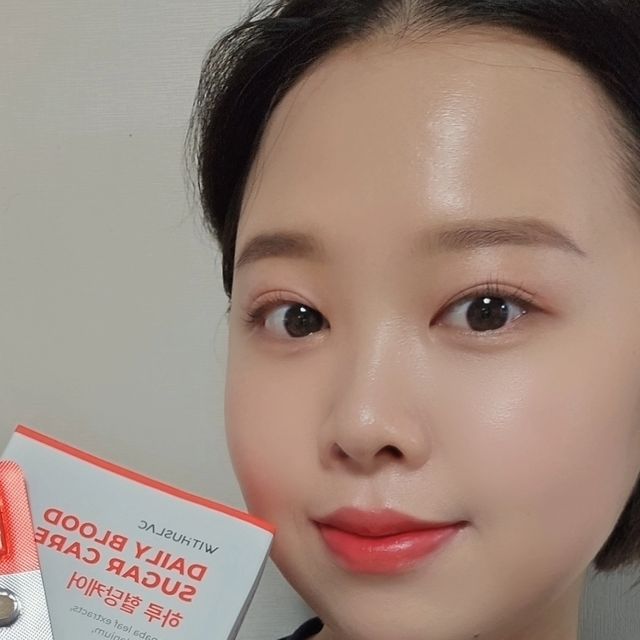 장햅삐 on Instagram: "#광고
혈당케어 요즘 난리잖아요? 저도 혈당관리를 잘해야 다이어트도 잘 될 것같다는 생각이 들어서 조금씩 노력하고 있는데 지금은 혈당케어를 해줄 수 있는 제품을 먹고있어요! 
그건 바로바로 위더스락 하루 혈당 케어 입니다!! 

이 제품은 식후 혈당상승 억제부터 아연, 셀렌, 크롬까지 챙긴 하루 혈당케어입니다 ㅎㅎ 솔직히 이 세상에 많고 많은 혈당 건강기능식품이 엄청난데 왜 이거 먹어야해?이유는? 이것저것 따져가며 사잔하용?? 저는 위더스락 하루 혈당 케어 안에 코로솔산이라는 혈당 기능성원료가 들어가있어서 눈독이 들었답니다!
할랄인증된 바나바잎추출물, 코로솔산 최대치 1.3mg, 아연 셀렌 크롬 100%, 식물성 정제로 만든 !! 근데 코로솔산이 뭔가 궁금하신분들을 위해 말씀드리자면 바나바잎사귀에 극소량에만 함유 되어있는 순도높은 혈당 기능성 원료라고해요 ㅎㅎ

✅️체크체크✅️
혈당 걱정 때문에 식단 관리 하는분
탄수화물과 정제당을 자주 섭취하시는분 
식사때마다 혈당 상승이 신경쓰이는분
식후 혈당 상승 억제를 도움받고 싶으신 분
혈당케어에 미네랄까지 챙겨먹길 원하시는 분
저와 같이 함유량이 많은 위더스락 하루 혈당 케어 먹어보자구요 ㅎㅎ

@withuslac_official

#혈당 #혈당관리 #바나바잎 #혈당케어 #코로솔산 #다이어트 #이제시작 #늦지않았어요 #여러분 #같이해요 #맛있게 #먹으면서다이어트 #맛있는다이어트 #일상 #데일리 #행복하게살아요 #먹으면서살아야지 #올여름 #성공하자 ㅎㅎ"