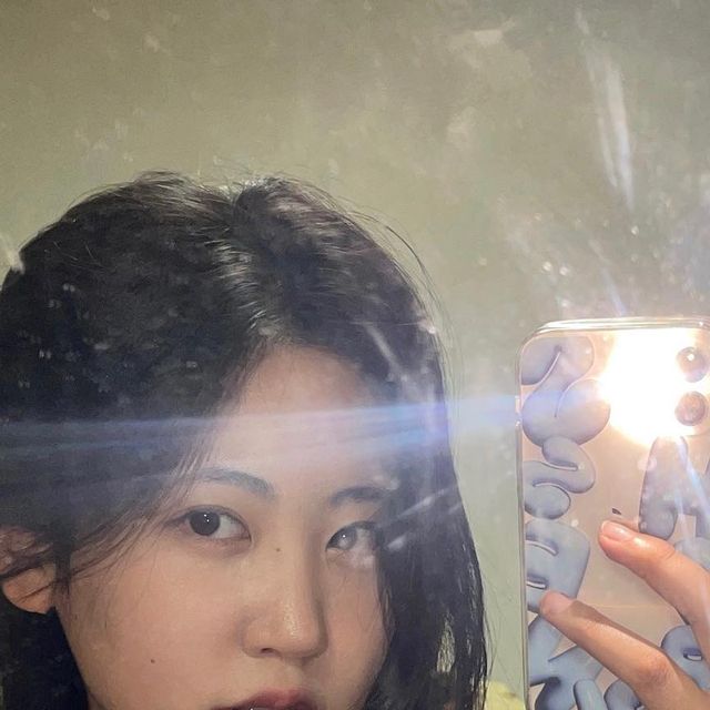 JIHONG☀️ on Instagram: "여름에 찰떡인 가볍고 깔끔한 프린팅 케이스 겟 ✨🌊💙

#광고#라이크메이크#아이폰케이스#휴대폰케이스#likemake"