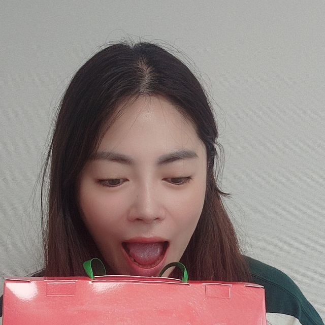 T걸 on Instagram: "#광고 눈 건강 고민 중인 분들 주목! 이번 추석 선물 고민이라면 센스 있는 선물 하나 추천할게요. 안국건강에서 9월 한정으로 선보인 '수박씨 루테인' 패키지🍉 귀엽고 독특