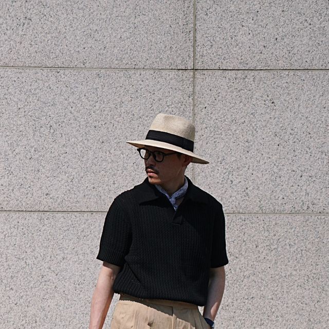 목수 아저씨 | 패션계정 on Instagram: "#광고 ⬇️
"간짜장 비비기전"
.
.
[아이러니포르노] 워셔블 펀칭 오픈 카라넥 니트
[벨리프] Linen / Cotton Twill adjust 2Pleats relaxed Trousers
.
✔️카라니트
COTTON 60% / POLY 40%의 혼용률로 여유로운 오버핏
실루엣을 자랑하는 크로쉐 타입의 펀칭 니트 입니다
통기성이 좋아 여름에도 시원하게 착용 가능하고, 블랙 외에도
스트릿한 컬러들로 다양한 무드로 연출도 가능 합니다
워셔블 제품으로 세탁이 편리함은 물론 형태 변형이 적은
촘촘한 짜임이라 오래동안 지속 가능한 니트가 아닐까 합니다
.
✔️팬츠
Bellief의 relaxed Trousers는 션안한 착용감과 스타일리시한 
실루엣을 제공하는 팬츠입니다. 이 제품은 여유로운 테이퍼드
핏으로 디자인되어 허리와 힙 부분은 여유롭게, 다리 부분은
슬림하게/테이퍼드되어 자연스럽고 멋진 실루엣을 연출합니다.
.
Two tuck detai|이 있는 이 팬츠는 바지에 여유를 주거나
활동성을 높여주는 장점이 있으며 편안한 움직임과 이상적인
핏을 제공합니다
.
또한, 벨트 착용이 필요하지 않고 양쪽에 사이즈 어저스트
기능이 있어 허리를 본인에 맞게 조절할 수 있습니다.
오픈 기장으로 출시된 팬츠라 총장이 길게 디자인되어 있어서
착용자의 기장에 맞게 턴업하거나 일자 수선하여 착용할 수
있으며, 다리 앞 중심에는 크리스가 접혀 있어서 핏을 더 깔끔한
핏을 선사 합니다.
.
벨리프의 치노팬츠는 하나쯤 소장 해두시면 후회없는 선택이
되시리라 자부 하기에 강력하게 추천 드려요👍
.
.
모자 @universal_chemistry
니트 @1rony9orno_official
바지 @bellief_official @vastyle.official
가방 @partimento
신발 @jerusalemsandals_kr
.
.
#벨리프 #bellief #바스타일 #vastyle #아이러니포르노
#아이러니포르노화이트라인 #니트 #KNIT #워셔블 #펀칭
.
#남자코디 #남자데일리룩 #캠퍼스룩 #남친룩 #오오티디 #일상화보 #오오티디패션 #패션계정 #패션계정맞팔 #캐주얼룩 #시티보이룩 #ootd #남자캐주얼 #dailylook #남자여름코디 #비즈니스캐주얼 #아메카지룩 #mensfashion"