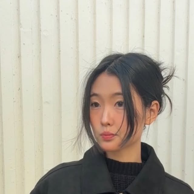 이가인 on Instagram: "#광고 요즘 이런 무드 자켓 찾고 있었는데 제대로 찾음🔥 가볍게 툭 걸쳤는데도 핏이 살아서 그냥 기본 티에 입어도 스트릿 느낌 바로 나옴 특히 투웨이 지퍼라서 위아래