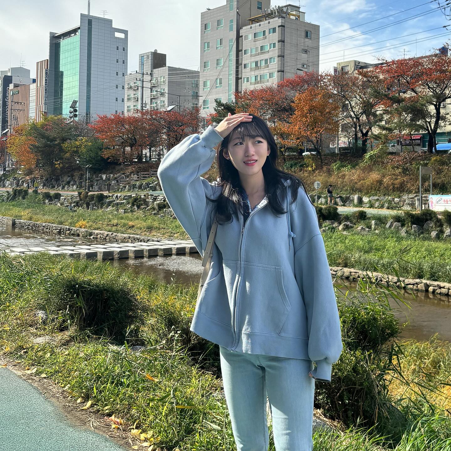 할머니, 할아버지 + 손녀셋의 데이트
얼마 전에 장염이었지만 추워지면 날것 못참지요😤

시각장애인이신 할머니를 위해
손을 닦게하고, 초밥을 만들자마자 손에 쥐어주시는 배려에
너무 감사했답니다🙏 
덕분에 맛있게 먹고 행복한 일요일을 보냈습니다!
sushi_ondo 

이쁜사진 찍어준 맛도리님 고마워요🫶🏻
tasty_doridori 
 
#불광천맛집 #은평구 #주말끝 #회사원 #일상 #좋반
