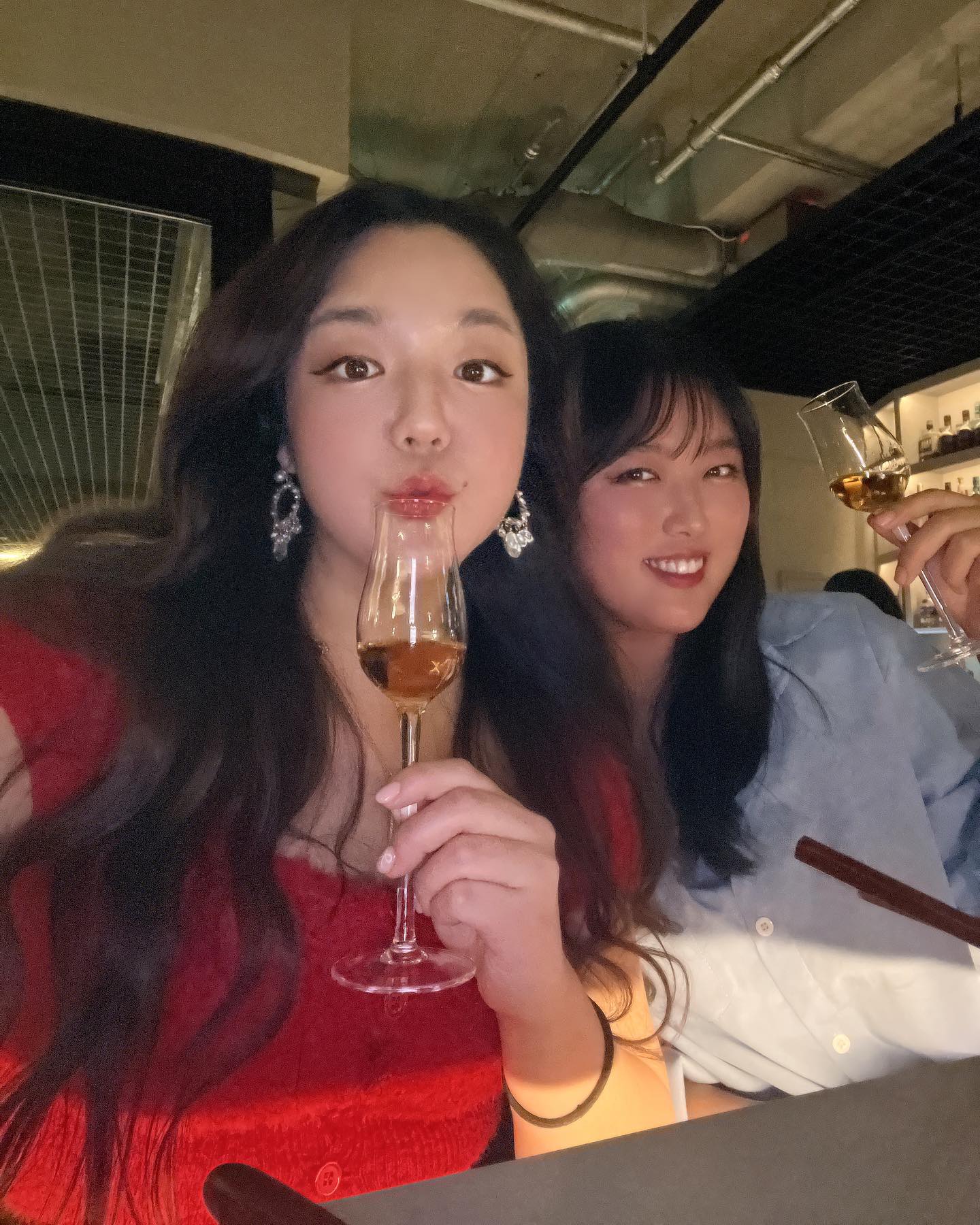 합정 세련되고 분위기 좋은 바 발견🍸
전문 소믈리에가 만들어주신 칵테일과 시그니처 메뉴까지 다 만족ㅠ

우리 지인들과 연결되어있던 사장님 (덕분에 킵술까지 마심ㅎ)
나가는 길에 사탕까지 챙겨주셨다🍭

#합정칵테일 #오티디서울 #합정 
#seoulbar #OTDSeoul