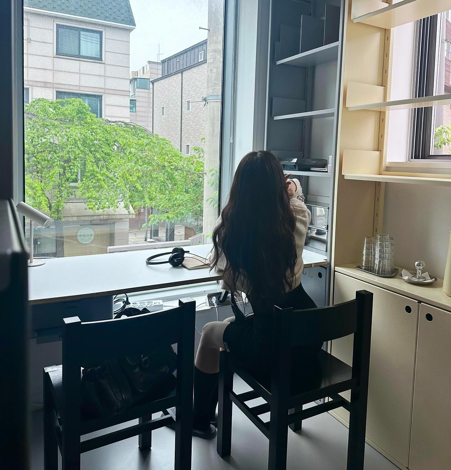 기분좋은 주일을 보내고 또 새로운 한주를 맞이합니다☺️🍃
요번주도 다들 팟팅🫶🏻 
-
-
-
-
-
#서촌카페 #글로니 #데일리코디 #그로브스토어 #패션코디 #패션모델 #광고문의 #프리랜서모델 #삼청동카페 #일인용 #koreatrip #koreastyle #koreacafe #seochon