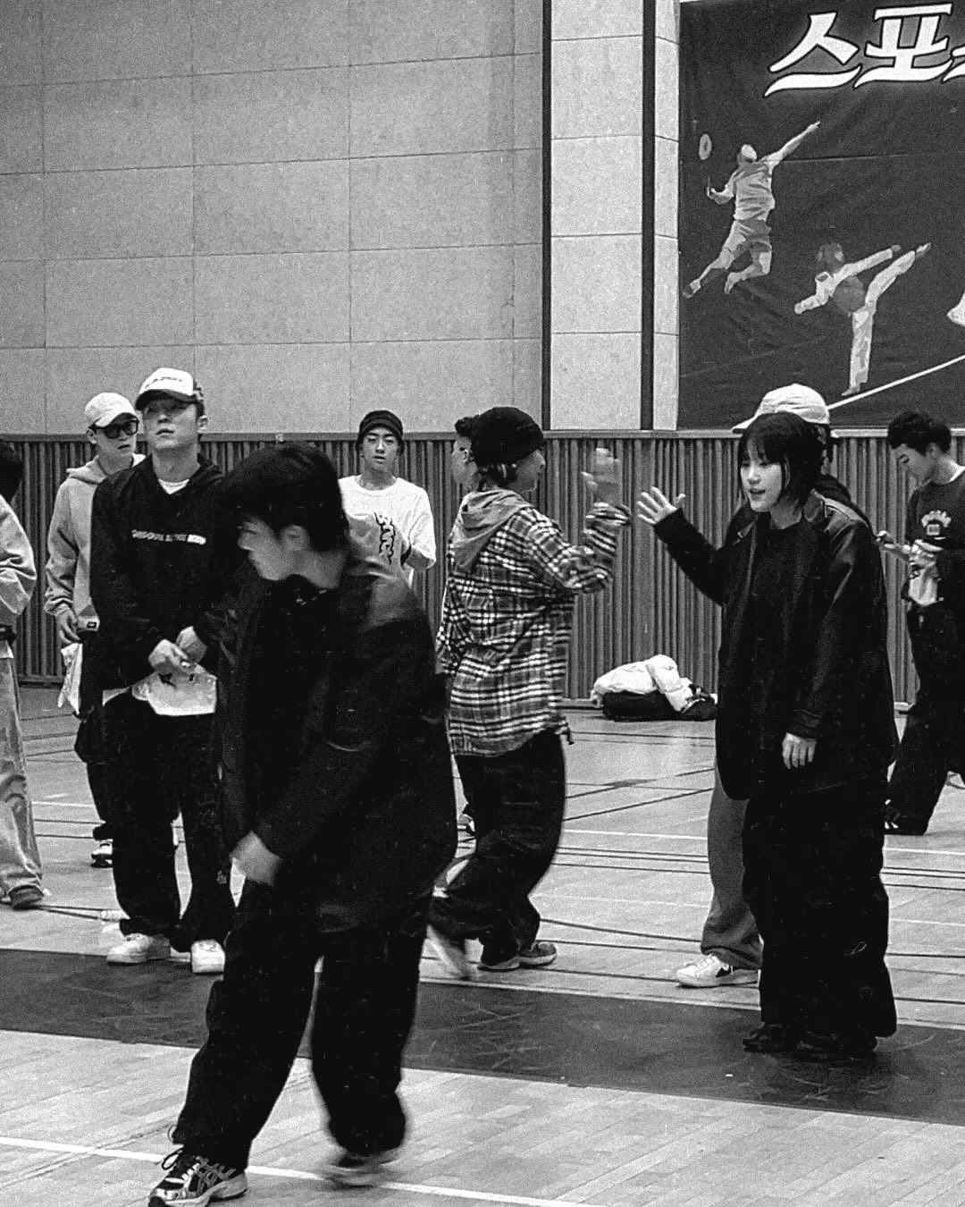 HIPHOP 2on2 BATTLE mamba maverick_053 

힘이 안 풀려서 나만의 굴렁굴렁 그루브 자체를 못한 나
아쉬움 남긴 올해 마지막 배틀 🫣 

내 바이브 내 그루브 짙게 보여주는 걸 목표로다가 🌊🔥

함께한 DragonMasterz maca_d_kr 수고햇서 🥺
함께라 재밌었당 다시 도전하자용 🐉