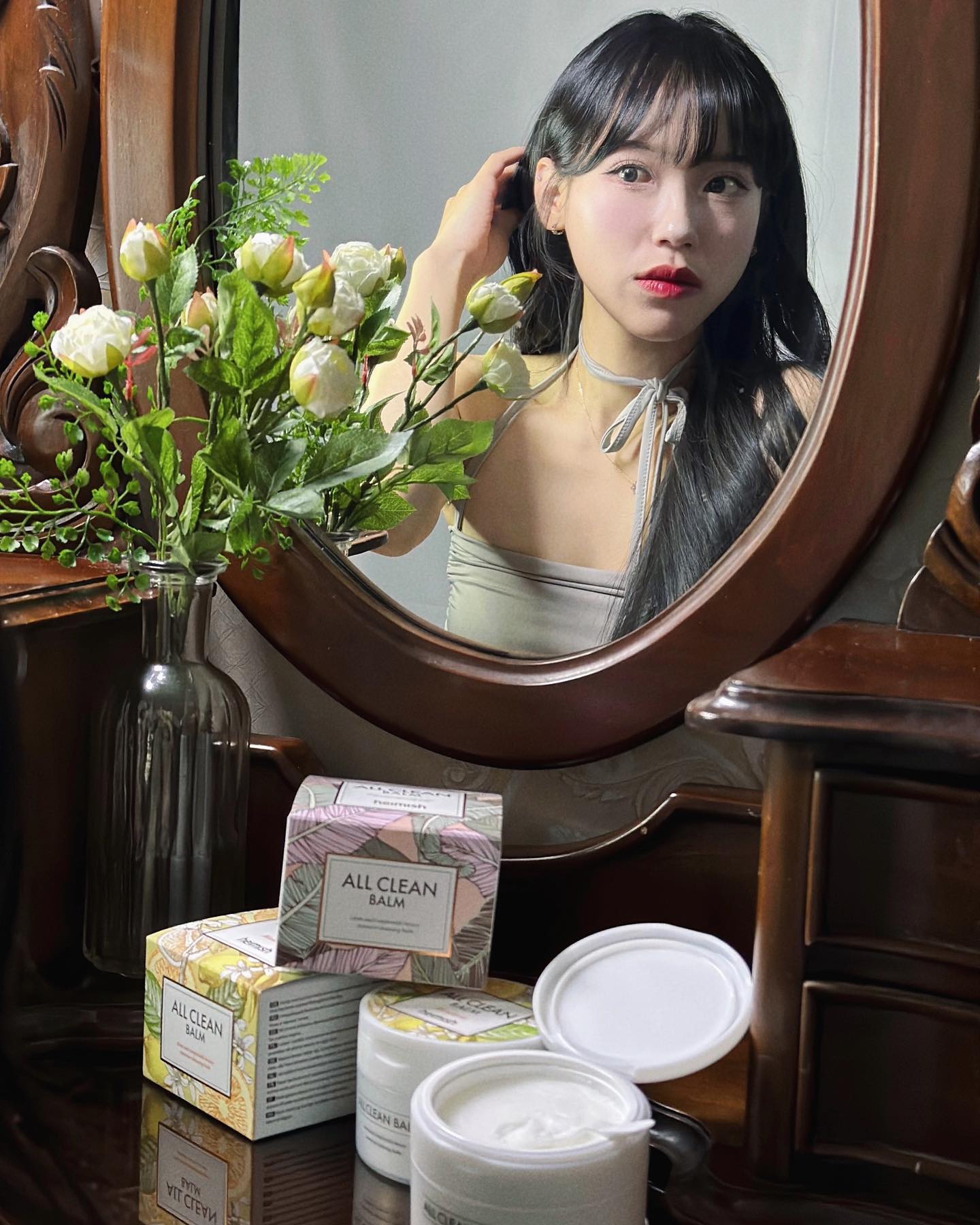 #광고 
heimish_cosmetic 에서 헤이미쉬 올클린밤을 제공해주셨습니다 ♥

요즘 같이 약속 많은 휴가철에는 클렌징도 정말 중요한거 아시죠?? 

원스텝 클렌징으로 립&아이 리무버 ,클렌징 폼으로 2차 세안할 필요 없이 짙은 화장까지 클렌징이 가능하다고 합니다!!

피부 저자극 테스트 완료된 순한 클렌징 밤인데 블랙헤드 ,각질, 피지 까지 딥 클렌징이 된다고 하네요 ?

저도 사용해 봤지만 자극 없이 촉촉하게 올 클렌징이 되어서 너무 간편했어요!! 

헤이미쉬 올클린밤 제품은 올리브영에서 쉽게 구매하실 수 있어요! 올영 세일 때 득템 하세요 :) 

#광고 #협찬 #헤이미쉬 #올리브영 #올리브영추천템 #올영세일#올리브영클렌징밤 #헤이미쉬올클린밤 #헤이미쉬클렌징밤 #헤이미쉬올클린밤만다린