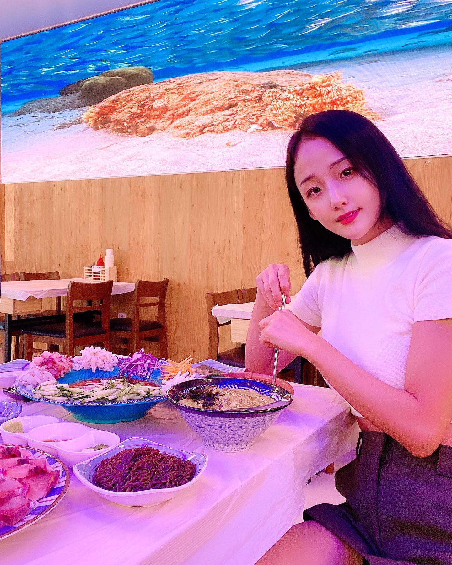 #광고 회 좋아하는 사람🙌🏻🙌🏻
완도산회가 송파별관점에 오픈했다고해서 주말에 먹고왔어용❣️

저번에 송파점에서 먹고 너무 맛있었는데 요기도 너무 맛있었다솜! 

제철 자연산 활어회를 합리적인 가격으로 먹을 수 있어서 좋아요!!🎵
완도산회가 서울 물회 3대 맛집인거 아시죠???!!!

방어랑 물회랑 엄청 신선하구 입에서 녹아내리는 맛,,👍
좋은 재료 쓰시는게 느껴져용!! 

반찬 하나하나 다 맛있고 너무 만족스러웠어요! 회 좋아하시는 분들 가보세요>_<

#석촌역맛집 #송리단길맛집 #석촌맛집 #석촌역횟집 #석촌역술집 #송리단길 #송리단길데이트 #송리단길핫플 #송리단길맛집추천