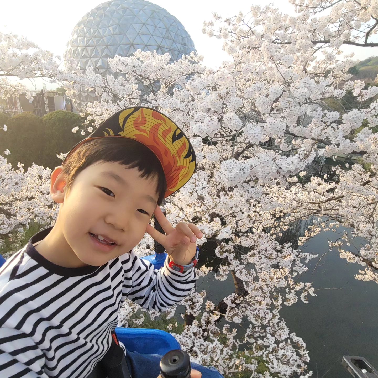 서울랜드도 만개했어요!
점심자부타임 갖고 오후에 서울랜드 합류!
우리아들 신났네? 꽃이 너무 예쁘당
이래서 봄은 설레나보다♡
.
.
.
#서울랜드 #하늘자전거 #신난아드님 #사랑해❤️