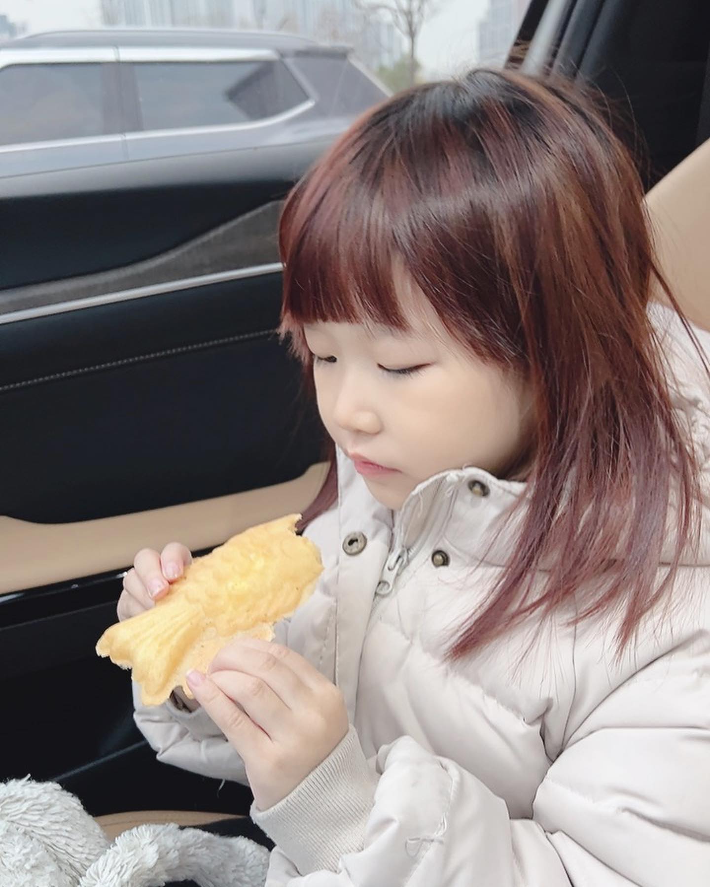 너무 힘들었던 한달ㅠㅠㅠ
3주동안 눈병과의 전쟁이 끝나고
다같이 감기몸살 시작
눈앞이 핑핑 돌고 온몸이 아픔ㅠㅠ
코로나보다 더 아팠는데
코로나 독감 둘 다 아니라니
2주동안 학교,어린이집,일 다 쉬고
이제 콧물,기침 빼고는 살만하다🥲
노래를 부르던 부머빵도 클리어!
아프지말자 우리ㅠㅠ너무 힘들닿...하...
⠀⠀⠀⠀⠀⠀
#아프지망고 #행복하자 #독감 #코로나 #감기 #돌림노래인줄 #붕세권 #육아스타그램 #육아소통 #남매맘 #애둘맘 #13살 #6살 #좋반