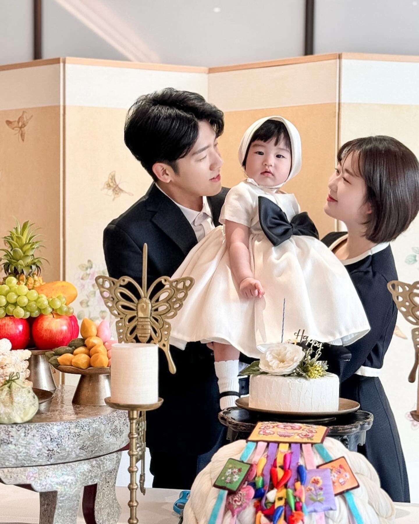 230406 - 240406

재이가 태어난지 딱 1년이 되던 날.

photo by lebellasnap