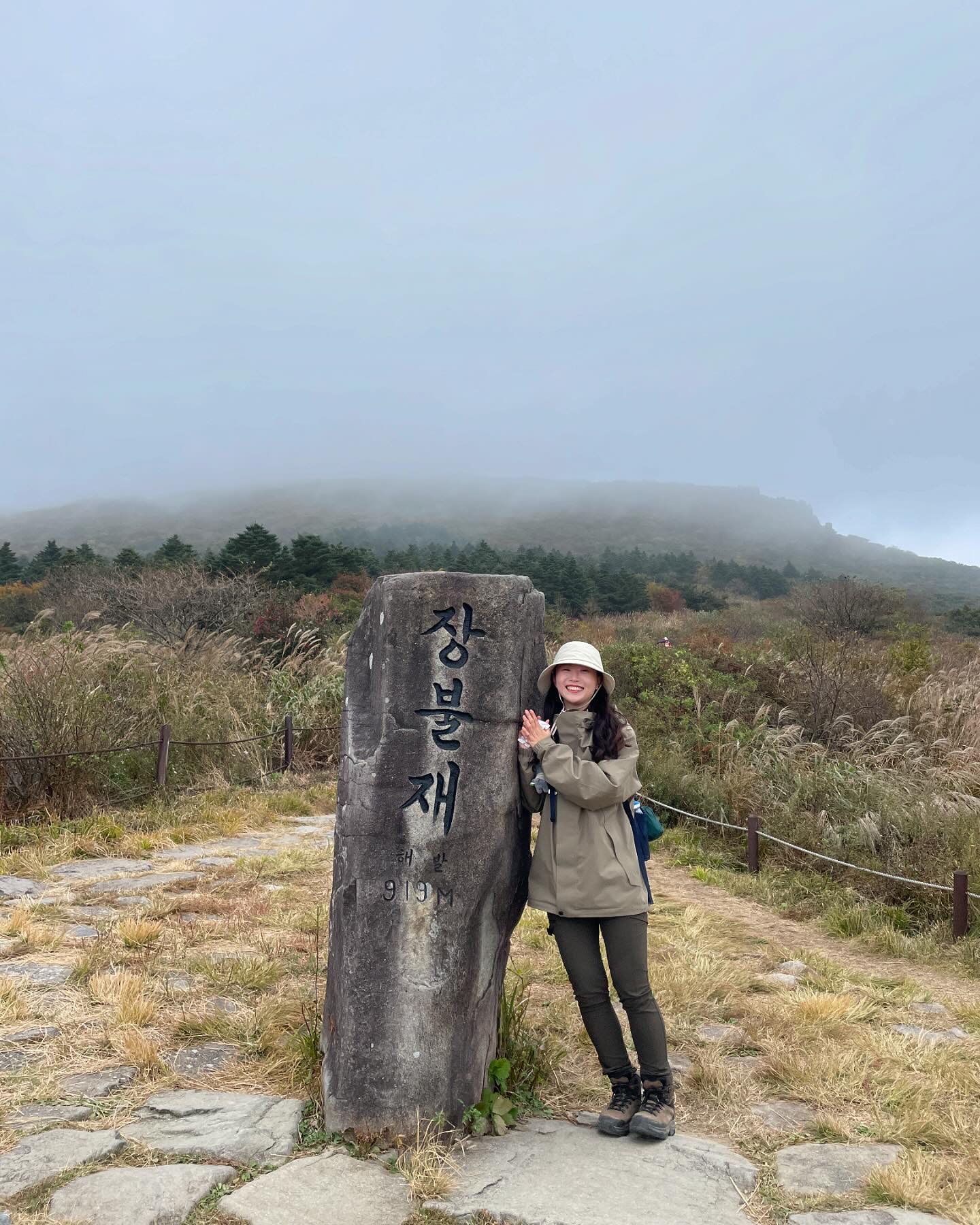 드뎌 가을냄새 시작💗💗
빨리 단풍산행 후두다닥 가고싶쟈나아~~~🍁🍂

사진속 장소는 무등무등 #무등산 입니당⛰
작년기준 10월 중순에 다녀왔어용🫶
✔️ 거리 11.7km
✔️ 소요시간 6시간 40분
✔️ 코스 장불재~서석대~인왕봉~중봉~중머리재
