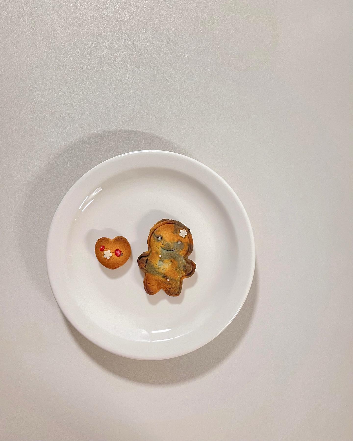 ꯁ

하여니가 만든 쿠키
하여니가 만든 아이스크림
ㅎㅎㅎ
요즘 주방에 있으면 
엄마 도와준다고 의자들구 달려오기
우리 딸 언제 이렇게 컸지 🤤

#34개월아기 #요즘일상 #요리지옥👩🏻‍🍳